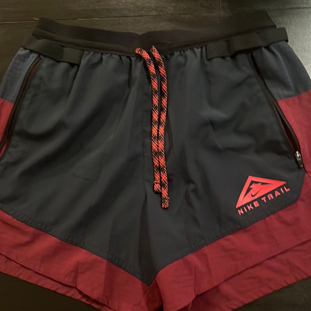 Men’s Size small Nike trail